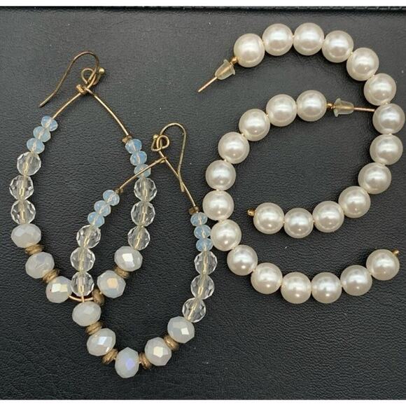 Lot Of 2 Pairs Of Earrings Faux Pearl Hoops & Faceted Clear & Opalite Colored - Picture 1 of 3